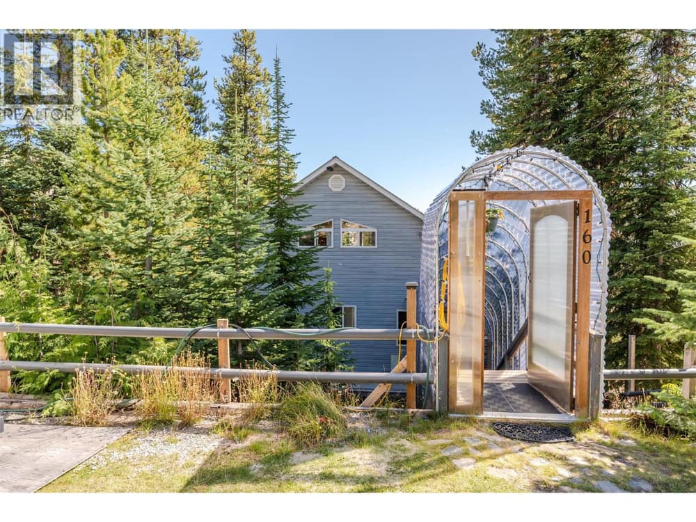 160 Cougar Road, Oliver
