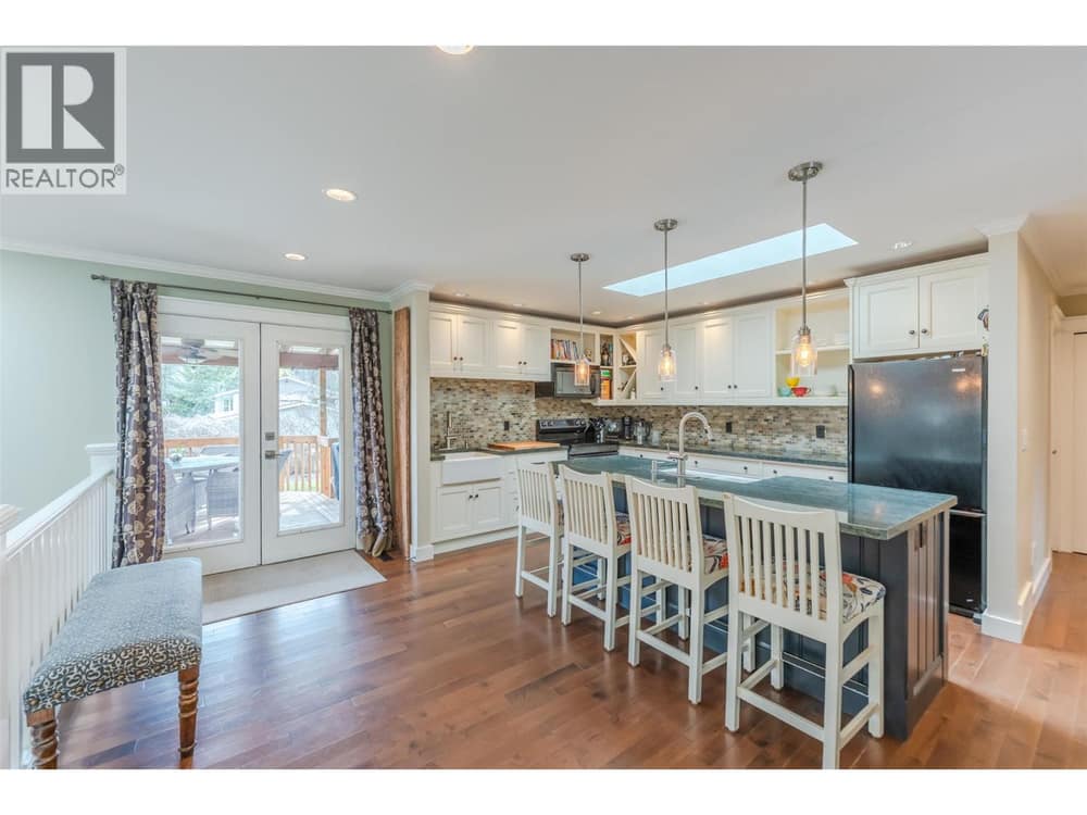 5545 Sawmill Road, Oliver