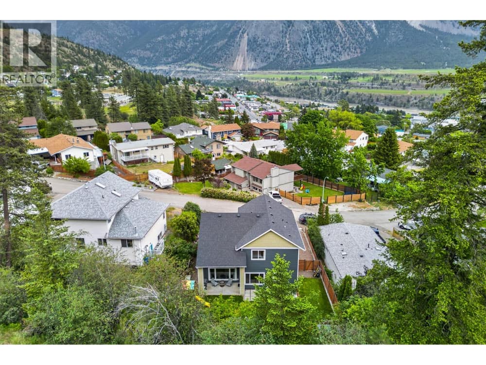 882 EAGLESON Crescent, Lillooet