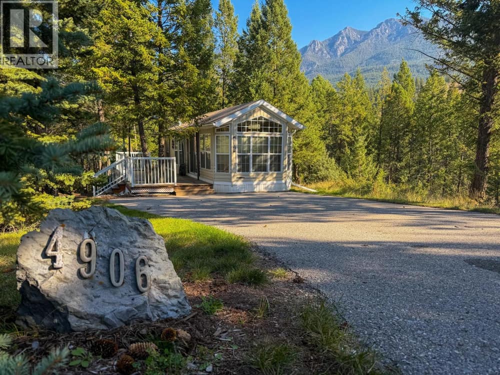 4906 LYNX Drive, Radium Hot Springs