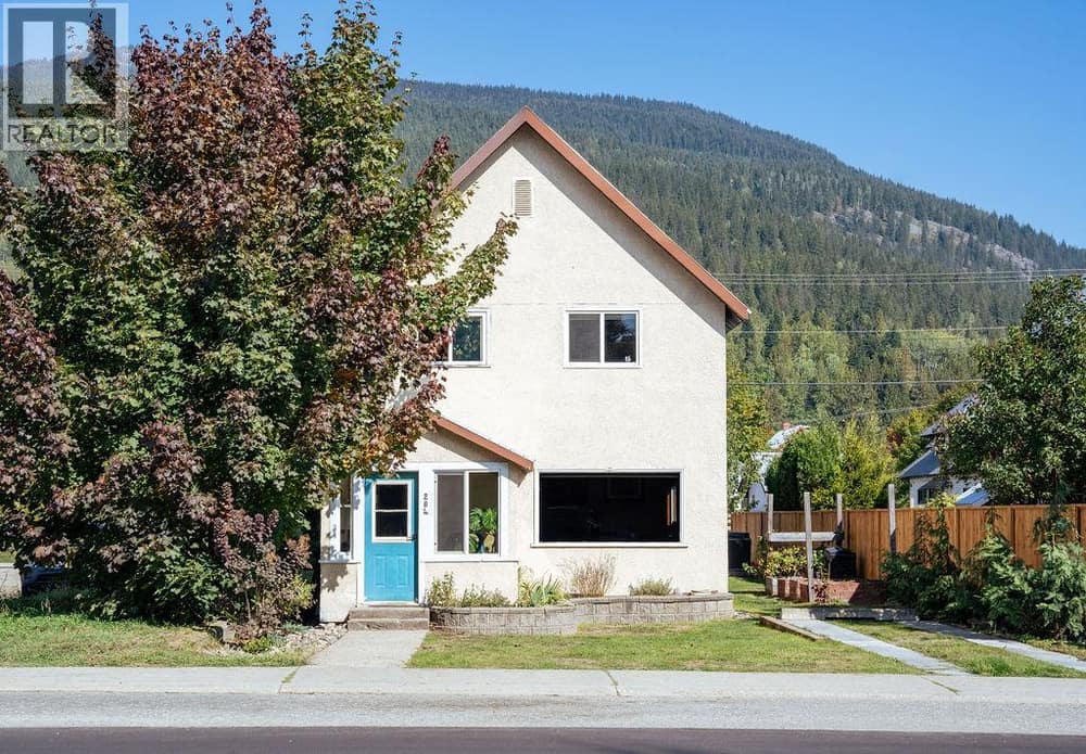 204 Third Street E, Revelstoke