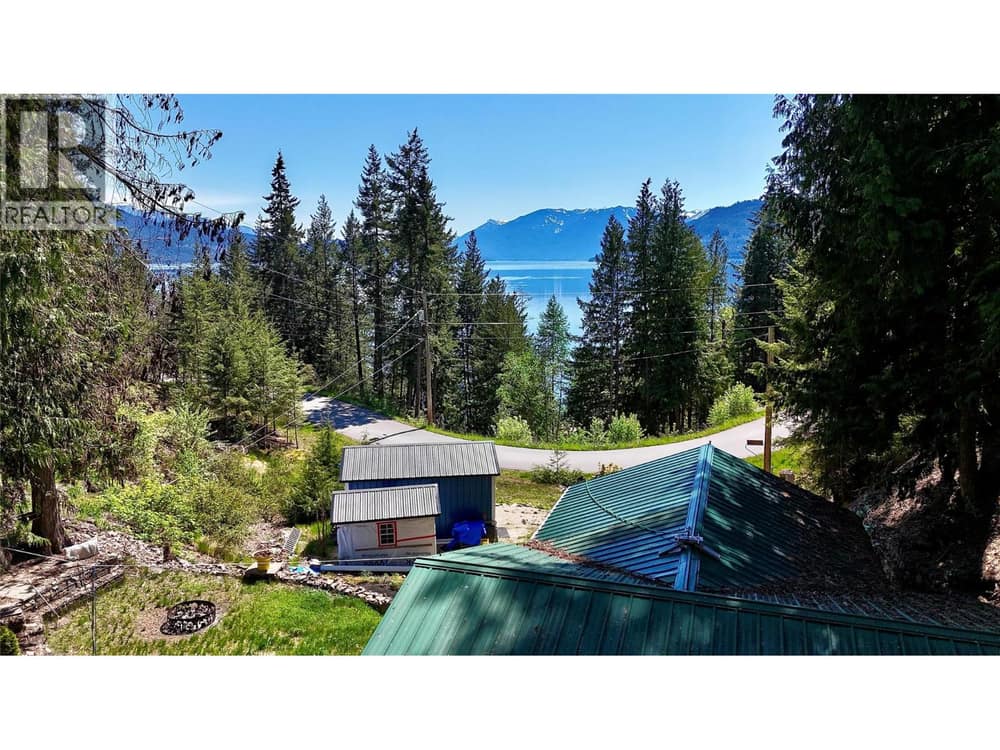 4265 Woodbury Village Road, Ainsworth