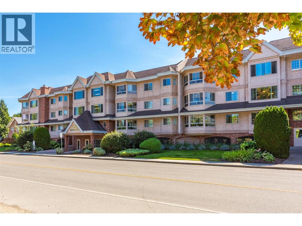 Welcome to 945 Lawrence Ave!