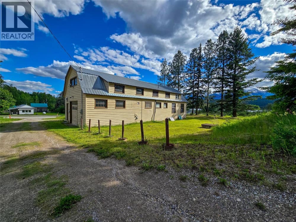 970 95 Highway, Spillimacheen
