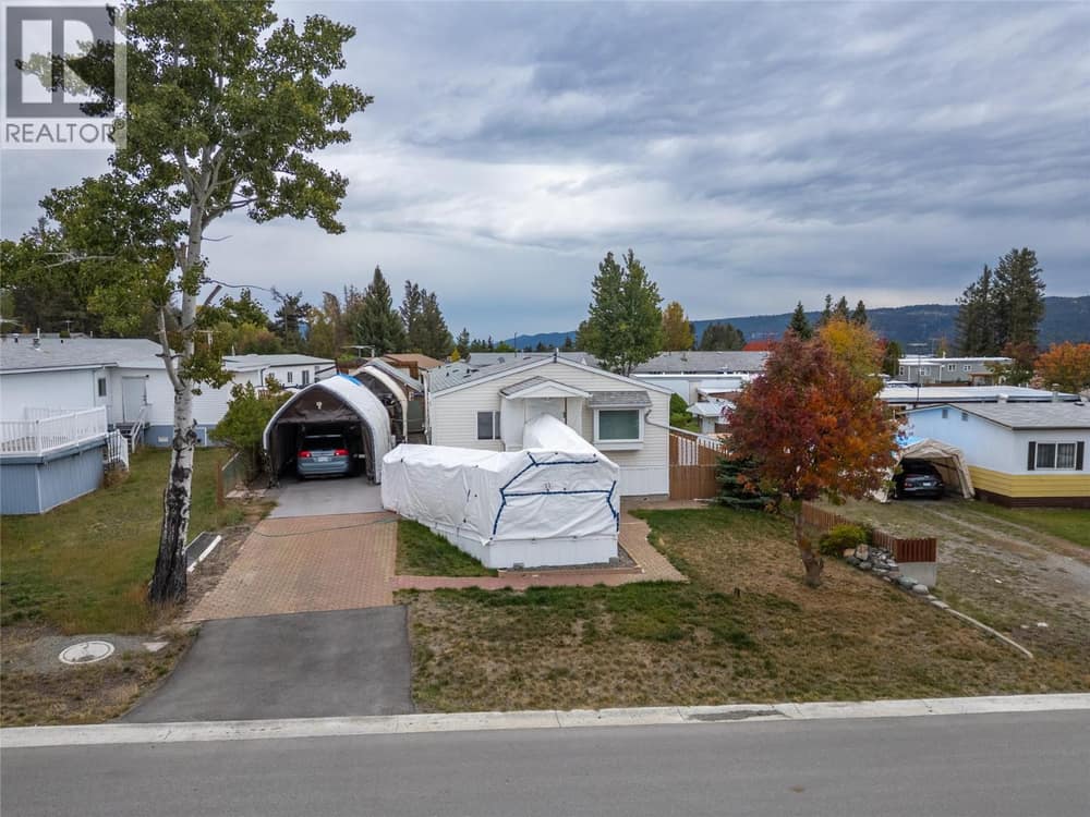 11 Topaz Crescent, Logan Lake