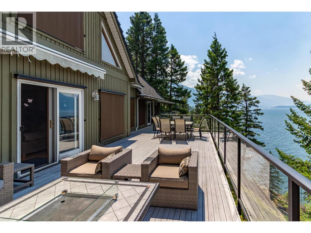17222 Pilot Bay Road, Kootenay Bay