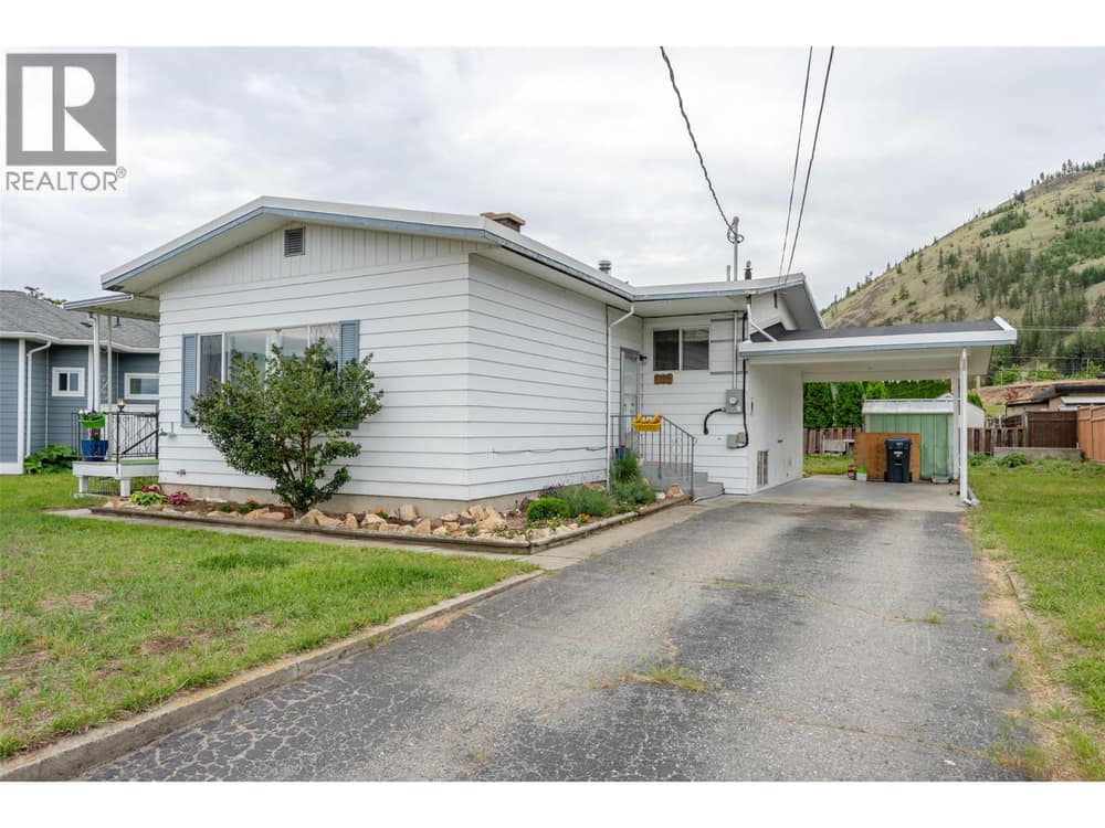 7503 HOWIS Crescent, Summerland