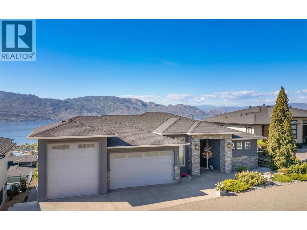 Welcome to Pinot Noir with a Triple car garage, boat & RV parking!