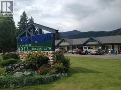 2037 Hunter Frontage Road, Christina Lake