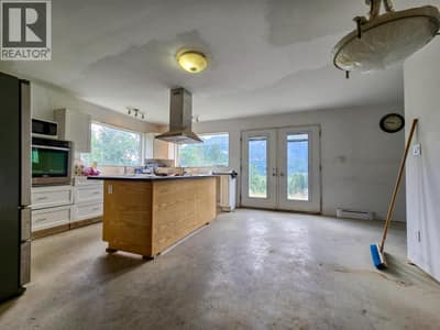 4772 Crescentwood Drive, Edgewater