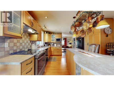 205 GREASEWOOD Avenue, Oliver