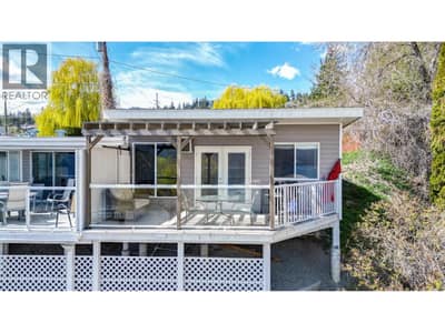 Attached Duplex. No neighbours to the north.