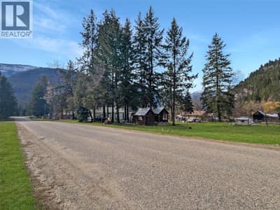 Lot B PARK Avenue, Slocan