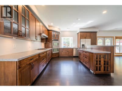 8925 Grizzly Crescent, Kamloops