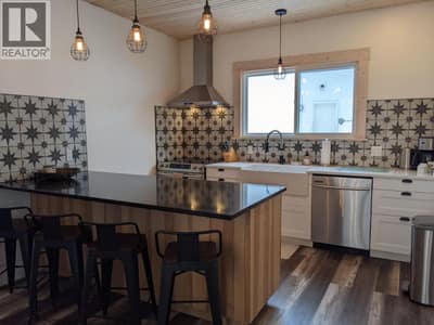 309 Third Street E, Revelstoke