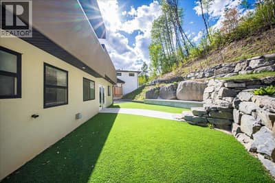 934 REDSTONE Drive, Rossland