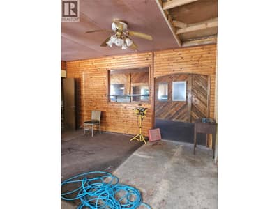 5851 33 Highway, Beaverdell