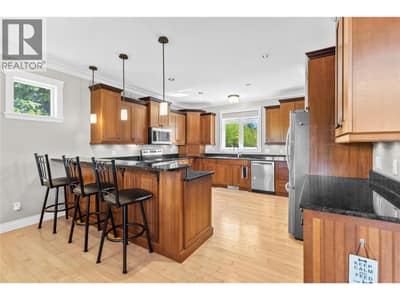 252 Oriole Way, Barriere