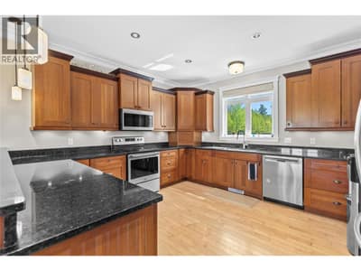 252 Oriole Way, Barriere