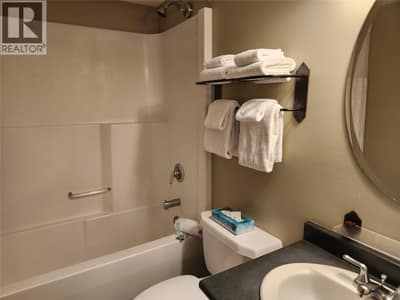 2070 Summit Drive Unit# 305, Panorama