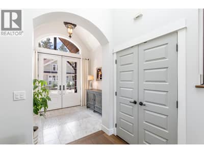 15419 Lakeshore Drive N Unit# 11, Summerland