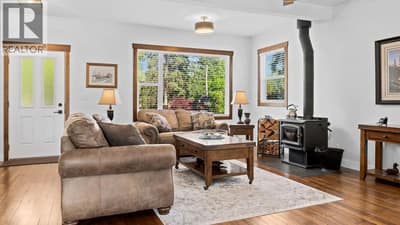 98 2nd Avenue NW, Nakusp