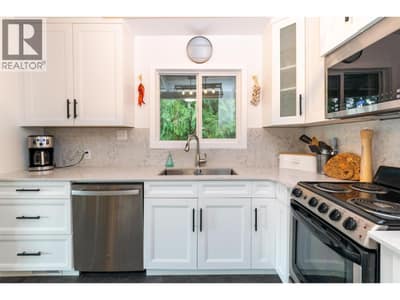 Beautifully renovated kitchen