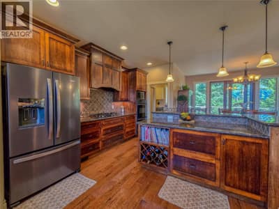 8128 Duby Road, Radium Hot Springs