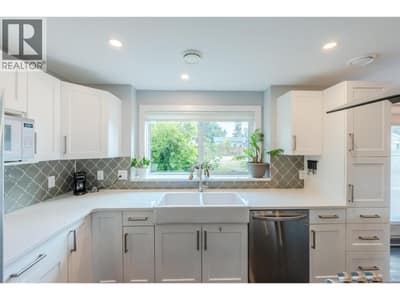 11512 Harvey Street, Summerland