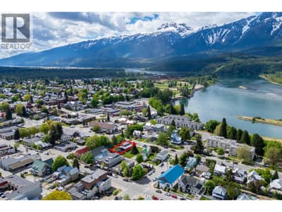 408 Third Street W, Revelstoke