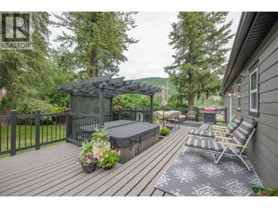Private Back Deck with Hot Tub