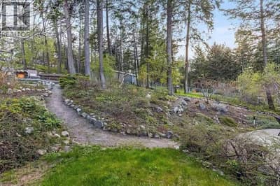 945 LLOYD JONES Drive, West Kelowna