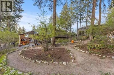 945 LLOYD JONES Drive, West Kelowna