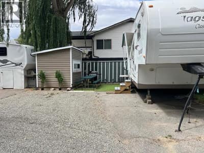 RV with queen bed and open dining have (does not have  to move)