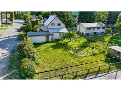 1202 First Street, Revelstoke