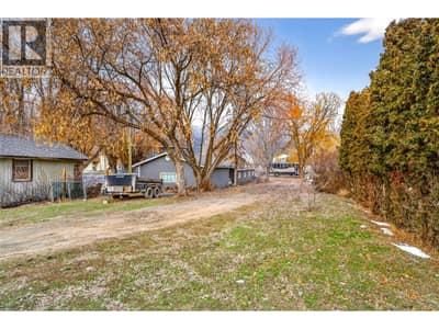 2135 Merritt Avenue, Merritt