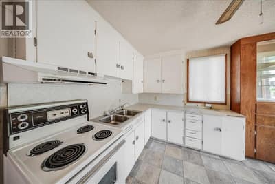 1338 Third Avenue, Trail