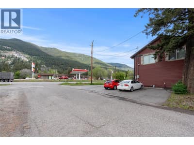 5661 97 Highway, Falkland