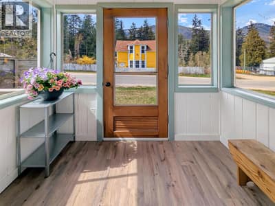 602 Slocan Street, Slocan