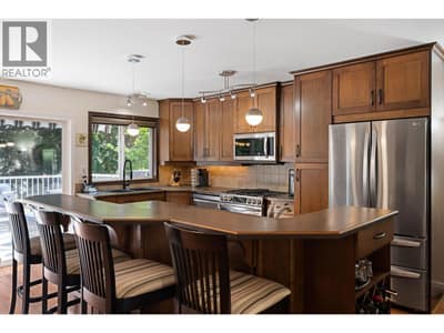 2211 Shannon Woods Place, West Kelowna