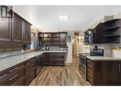 4359 Borthwick Avenue, Barriere