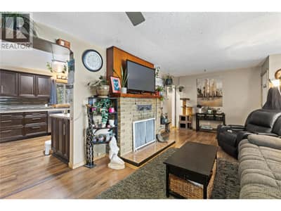 4359 Borthwick Avenue, Barriere