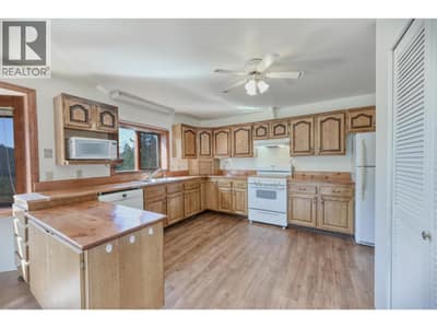6050 Athelston-Hartford Road, Grand Forks