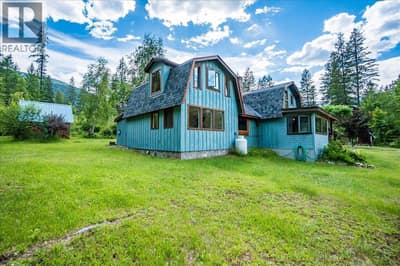 6042 Woodward Road, Winlaw
