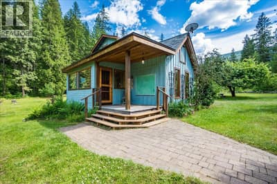 6042 Woodward Road, Winlaw