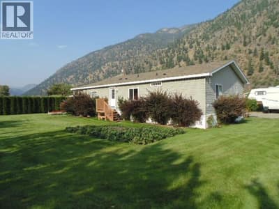 1526 Main Street N, Olalla
