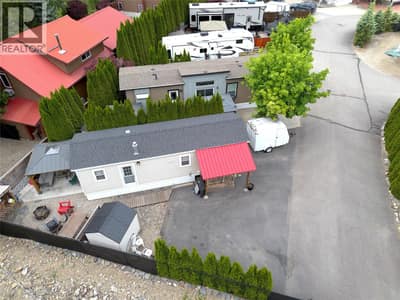 Extremely private lot with lots of space for parking / your ideas!