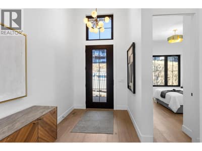 1042 Emslie Street, Kelowna
