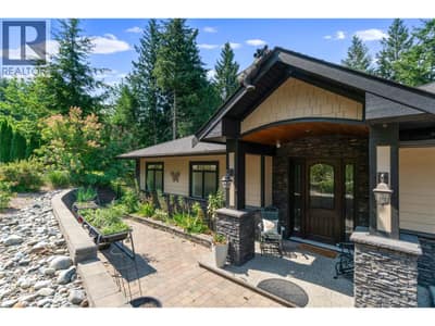 2762 Glenview Road, Blind Bay