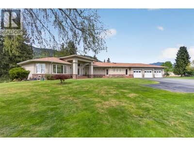 1200 Trans Canada Highway, Sicamous